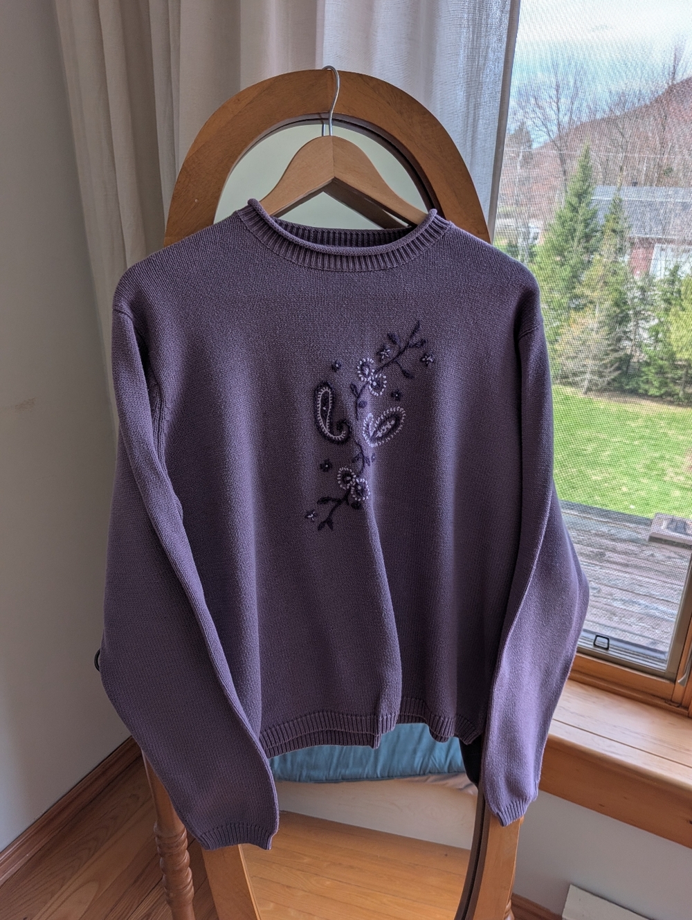 🍀 2/$15 - Vintage - Lilac embroidered sweater